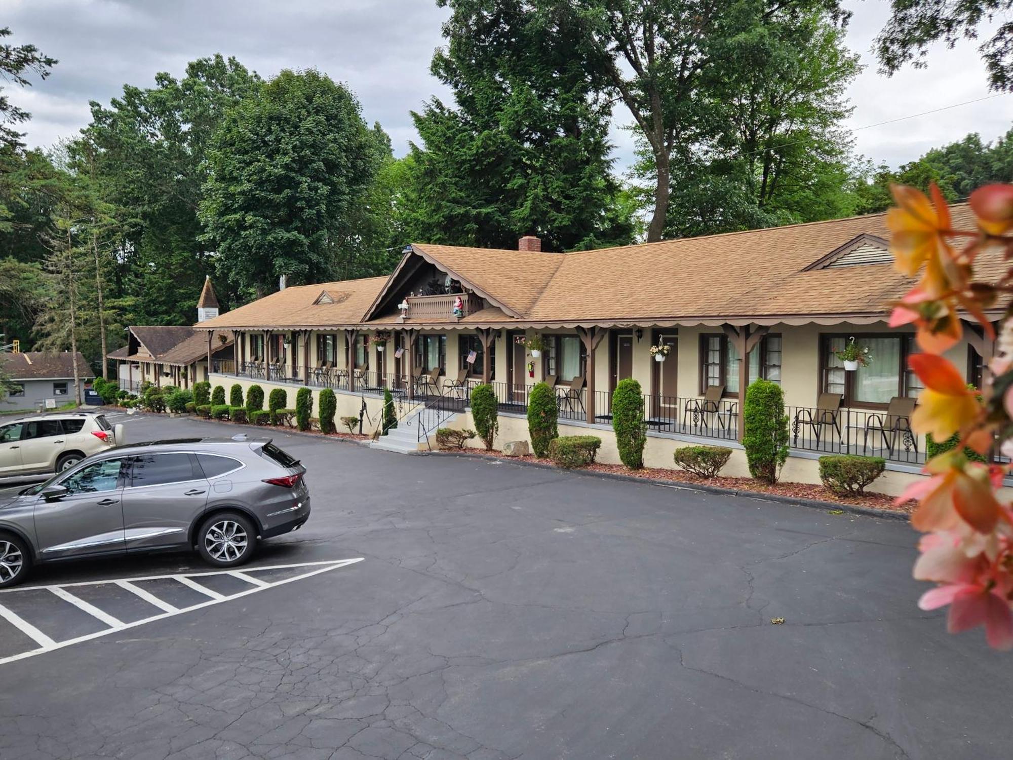 Alpenhaus Motel Куинсбери Экстерьер фото