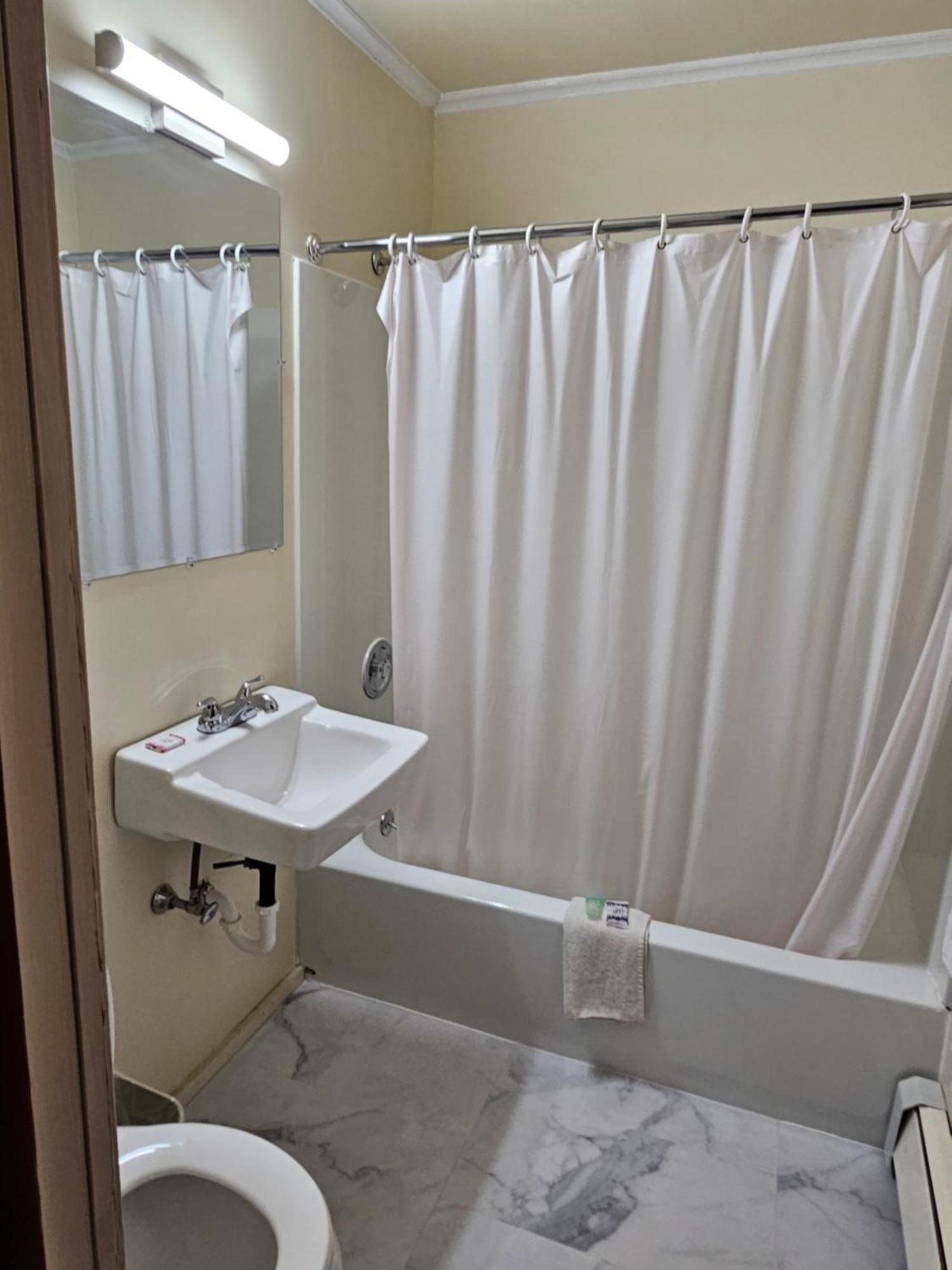Alpenhaus Motel Куинсбери Экстерьер фото