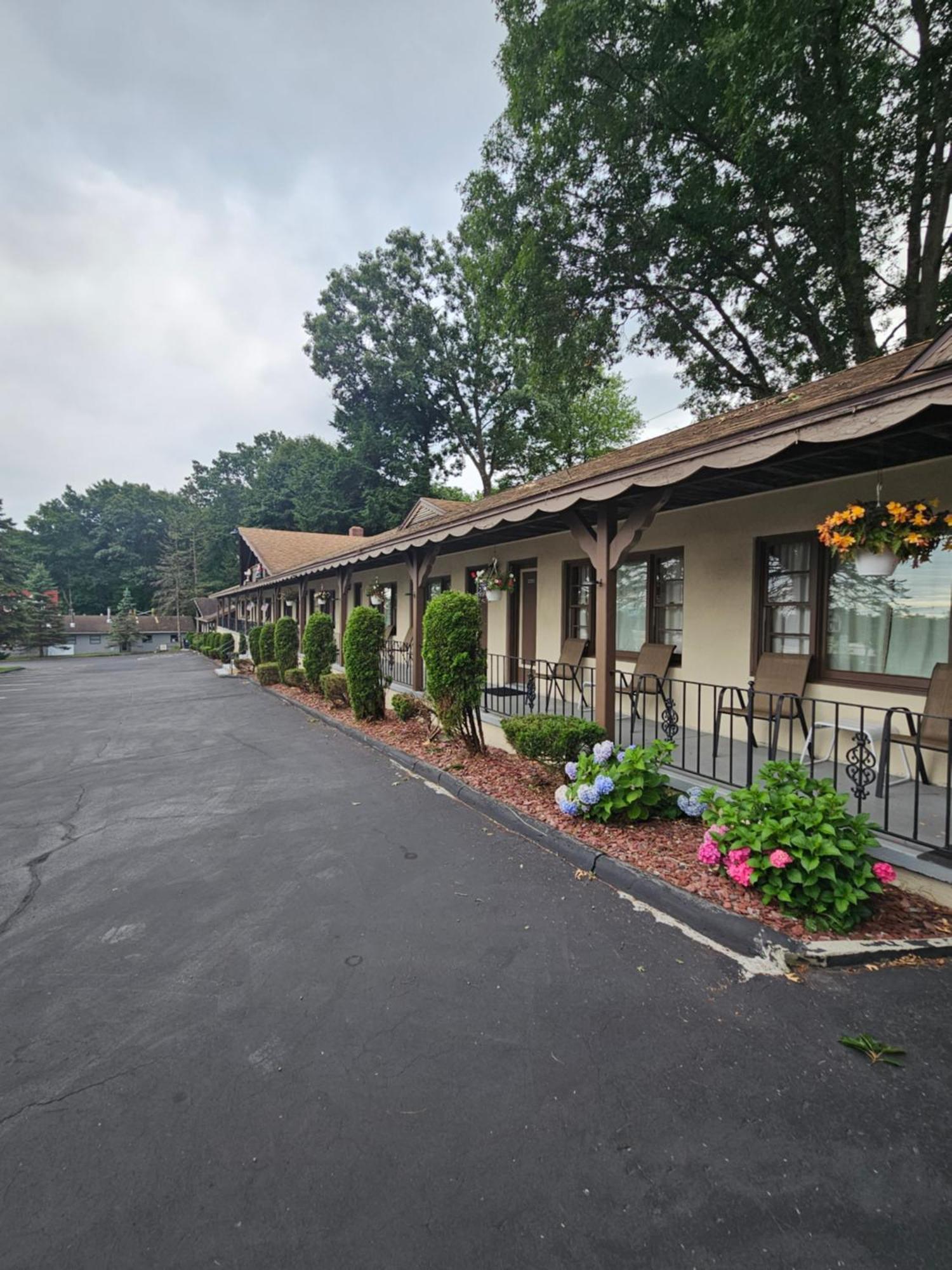 Alpenhaus Motel Куинсбери Экстерьер фото