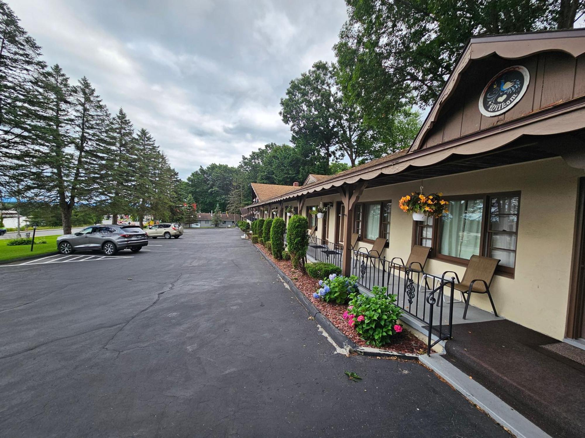 Alpenhaus Motel Куинсбери Экстерьер фото