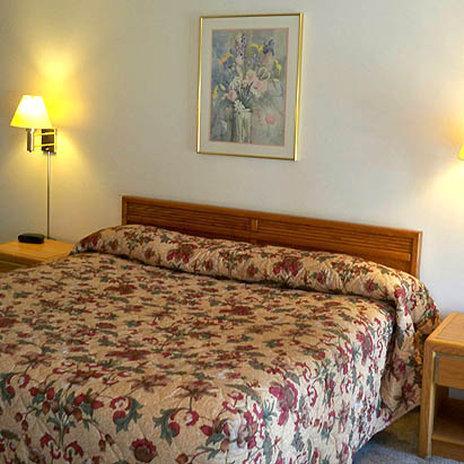 Alpenhaus Motel Куинсбери Номер фото
